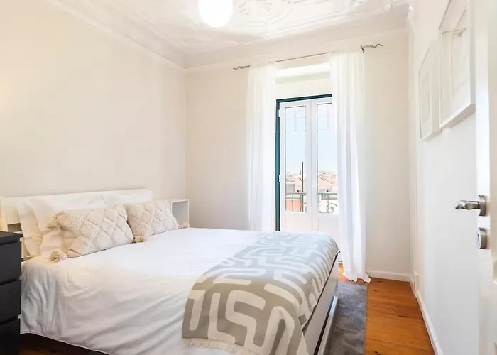 Spacious Apartment Near Saldanha
