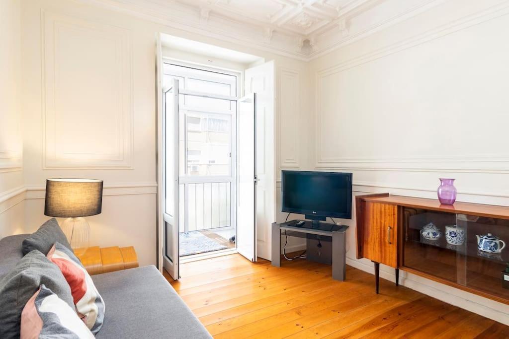 Spacious Near Saldanha * Lisbon